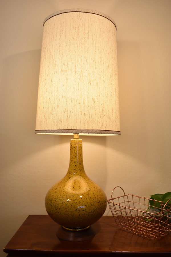 gold-mid-century-vintage-lamp